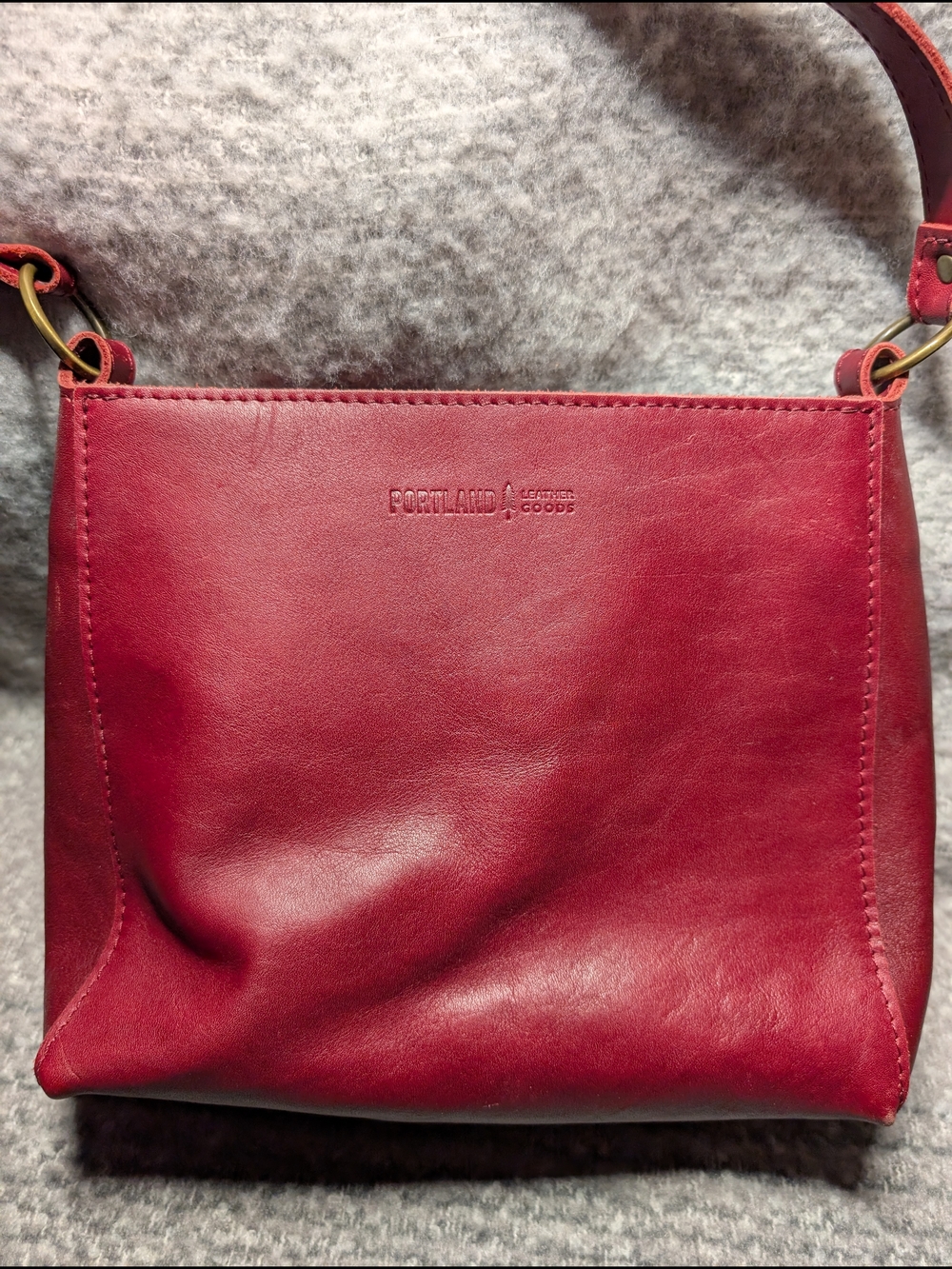 Portland Leather Women's Cranberry Triangle Leather Shoulder Bag